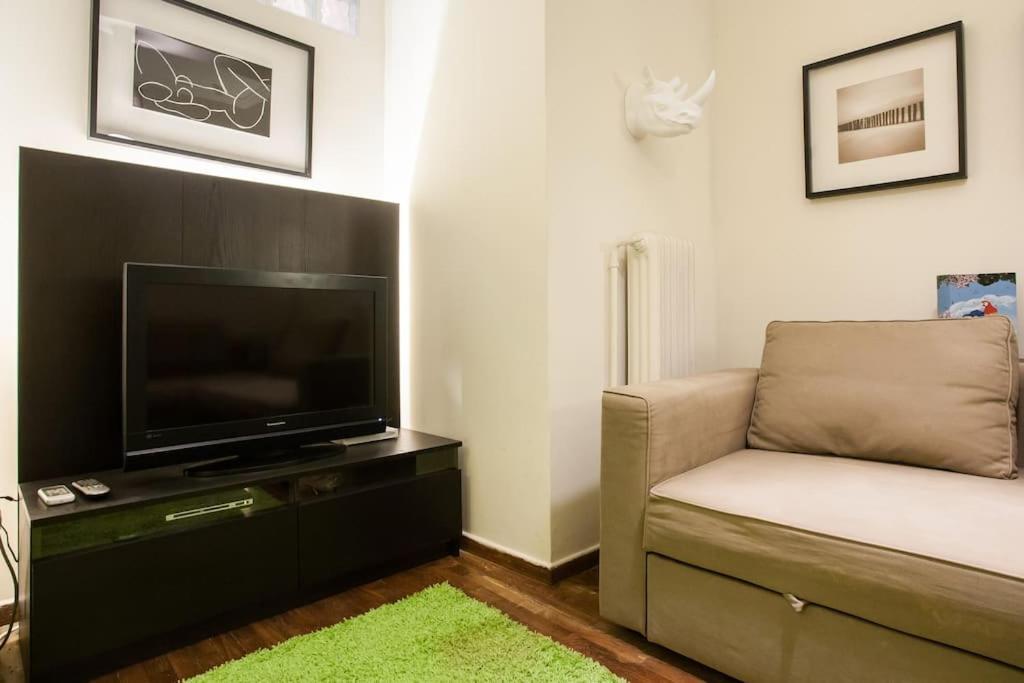 Traveler's Dream In Historic Acropolis Downtown Apartment *