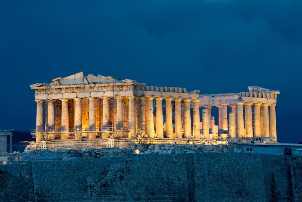 Traveler's Dream In Historic Acropolis Downtown Apartment *